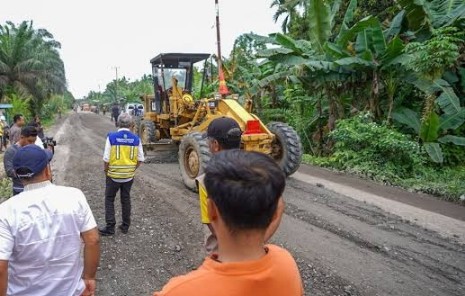 Ilustrasi Jalan Fungsional Lintas Inhil-Inhu di Pekan Tua sudah selesai diperbaiki (foto/int)